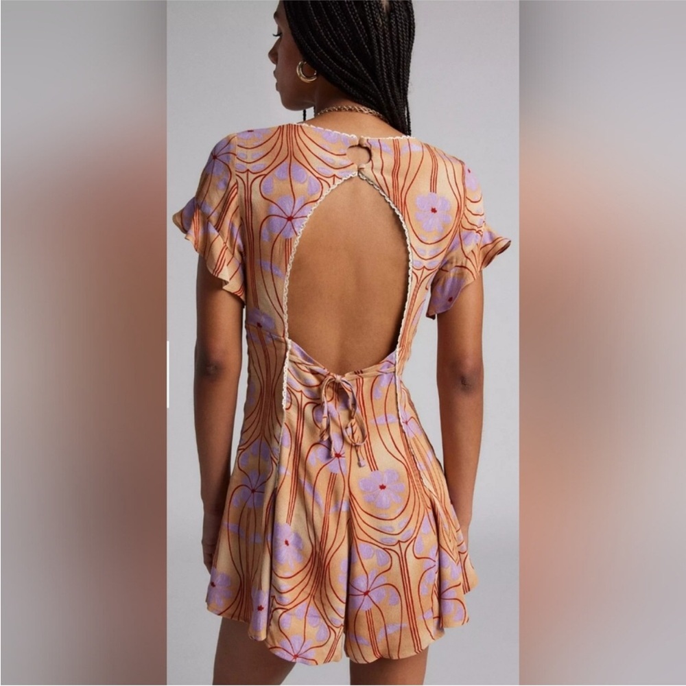 Kimchi Blue Urban Outfitters UO Thalia Open Back Romper size medium brand new - Picture 6 of 6
